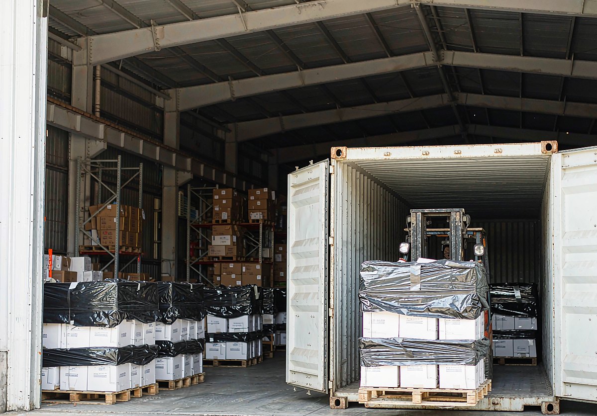 Finished goods warehouse and 40HQ container loading