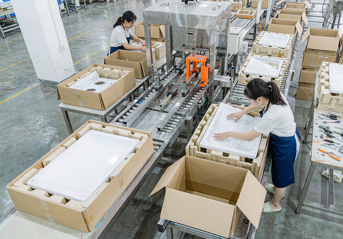Packing line with foam protection and export cartons